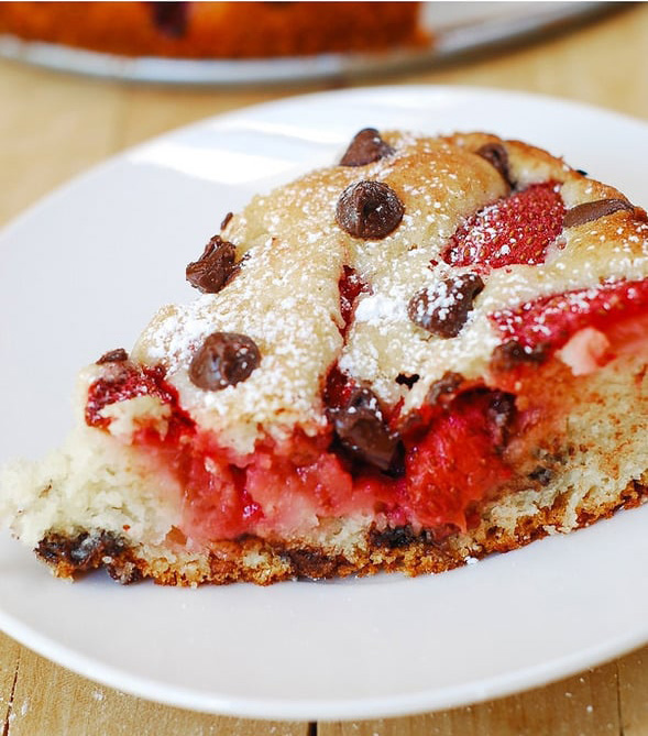 Strawberry Chocolate Chip Cake #Valentine's Day #recipes #cakes #trendypins