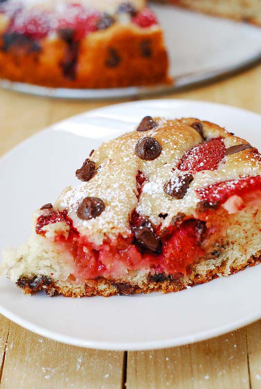 Strawberry Chocolate Chip Valentines Cake #Valentine's Day #recipes #desserts #trendypins