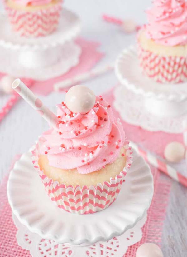 Strawberry Milkshake Cupcakes #Valentine's Day #recipes #cupcakes #trendypins