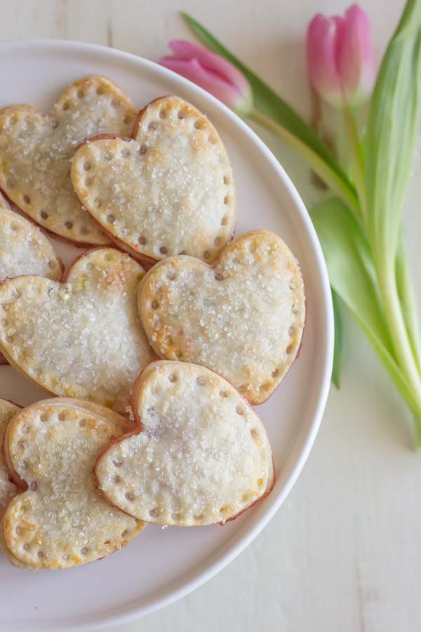 Strawberry Pie Hearts #Valentine's Day #recipes #desserts #trendypins