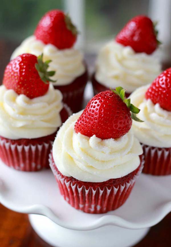 Strawberry Red Velvet Cupcakes #Valentine's Day #recipes #cupcakes #trendypins