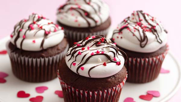 Valentine Parfait Cupcakes #Valentine's Day #recipes #cupcakes #trendypins