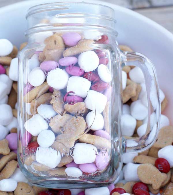 Valentine S'mores Party Mix #Valentine's Day #recipes #treats #trendypins