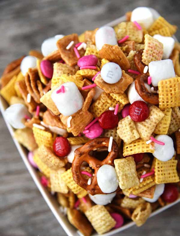 Valentine’s Day Chex Mix #Valentine's Day #recipes #treats #trendypins