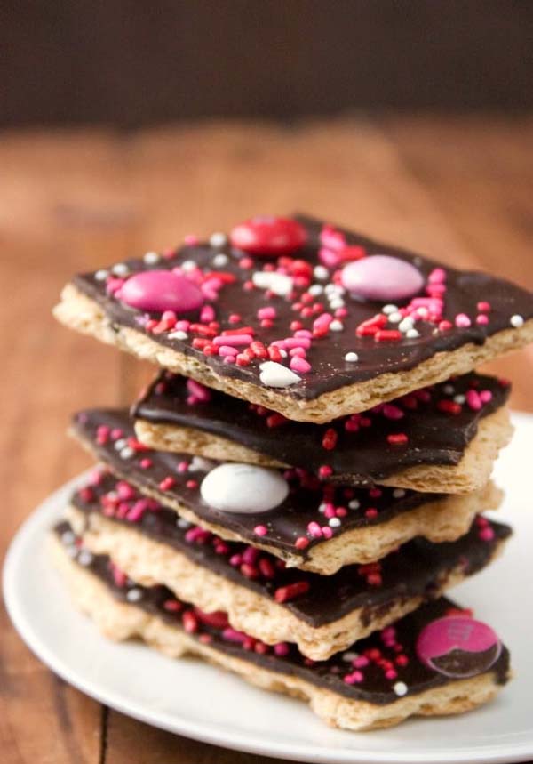 Valentine’s Day Chocolate Bark #Valentine's Day #recipes #desserts #trendypins