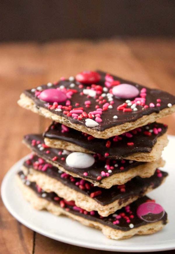 Valentine’s Day Chocolate Bark #Valentine's Day #recipes #treats #trendypins