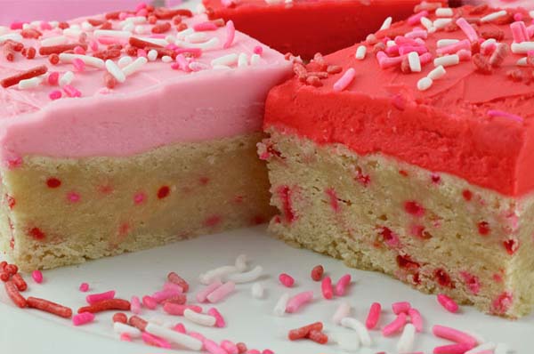 Valentine’s Day Frosted Sugar Cookie Bars #Valentine's Day #recipes #desserts #trendypins