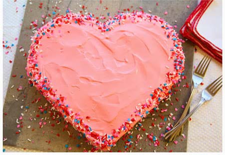 Valentine’s Day Heart-Shaped Cake #Valentine's Day #recipes #desserts #trendypins