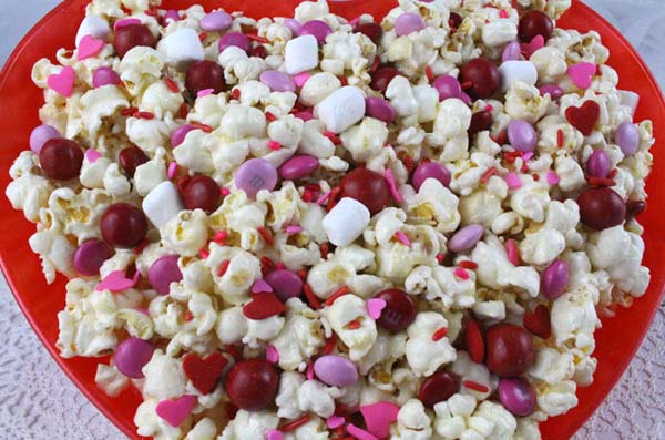 Valentine’s Day Popcorn #Valentine's Day #recipes #treats #trendypins