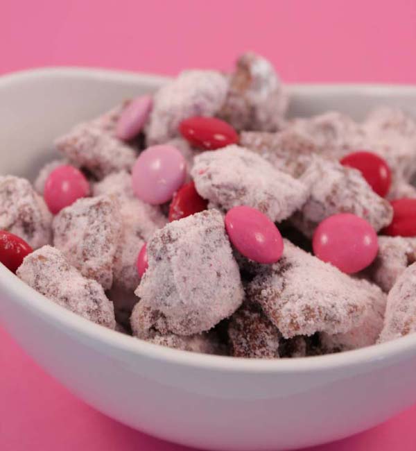 Valentine’s Day Puppy Chow #Valentine's Day #recipes #treats #trendypins