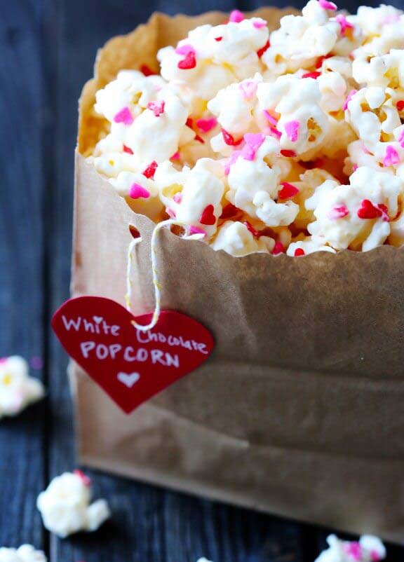 Valentine’s Day White Chocolate Popcorn #Valentine's Day #recipes #treats #trendypins