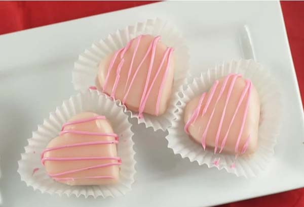 Valentine’s Heart Petit Fours #Valentine's Day #recipes #cakes #trendypins