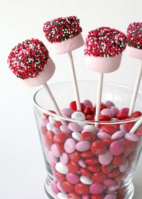 Valentine’s Marshmallow Pops #Valentine's Day #recipes #treats #trendypins