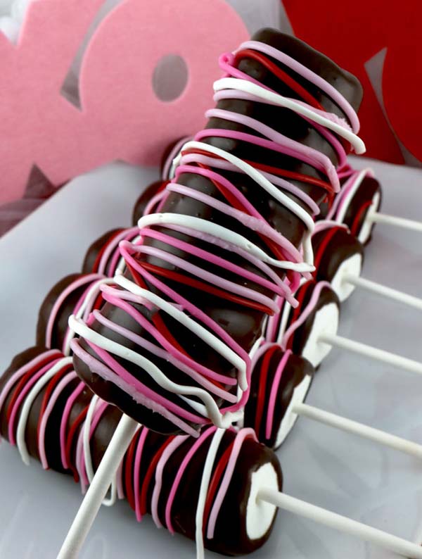 Valentines Marshmallow Pops #Valentine's Day #recipes #treats #trendypins