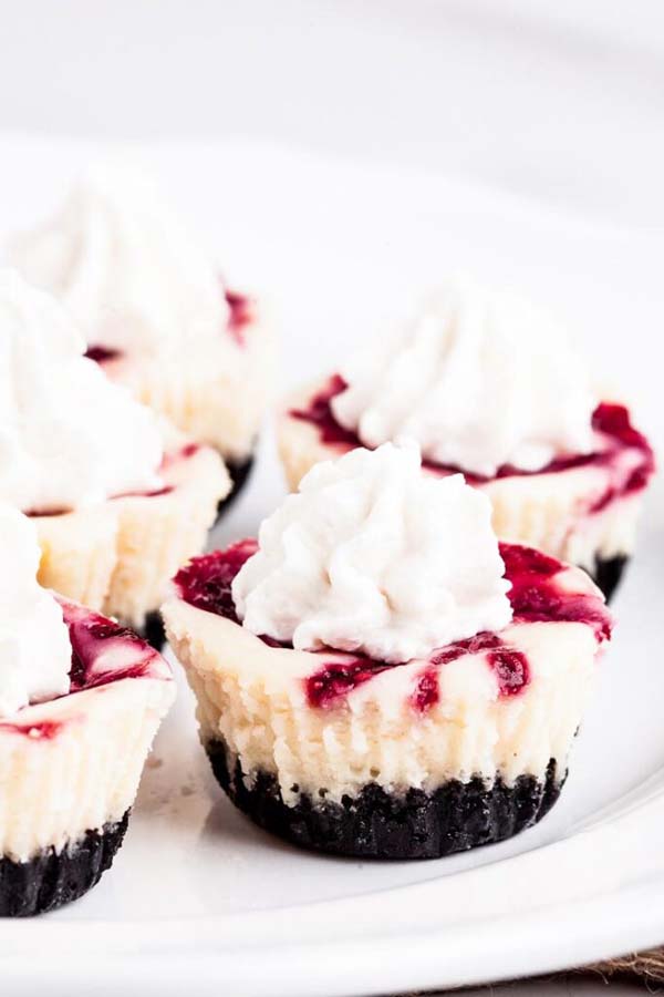 White Chocolate Raspberry Cheesecakes Bites #Valentine's Day #recipes #desserts #trendypins