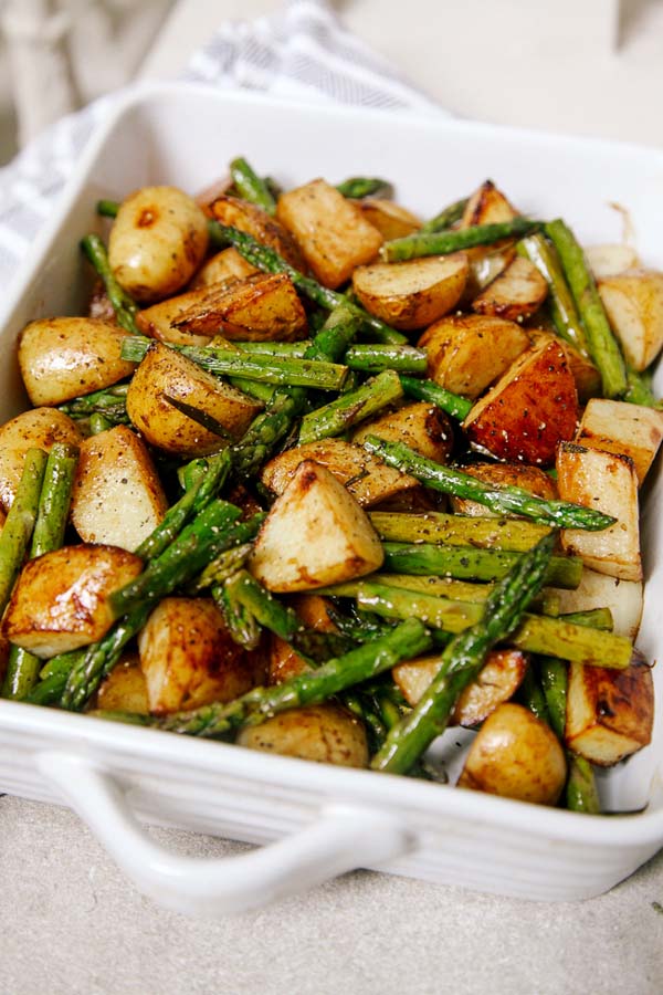 Balsamic Roasted New Potatoes with Asparagus #Easter #dinner #recipes #trendypins