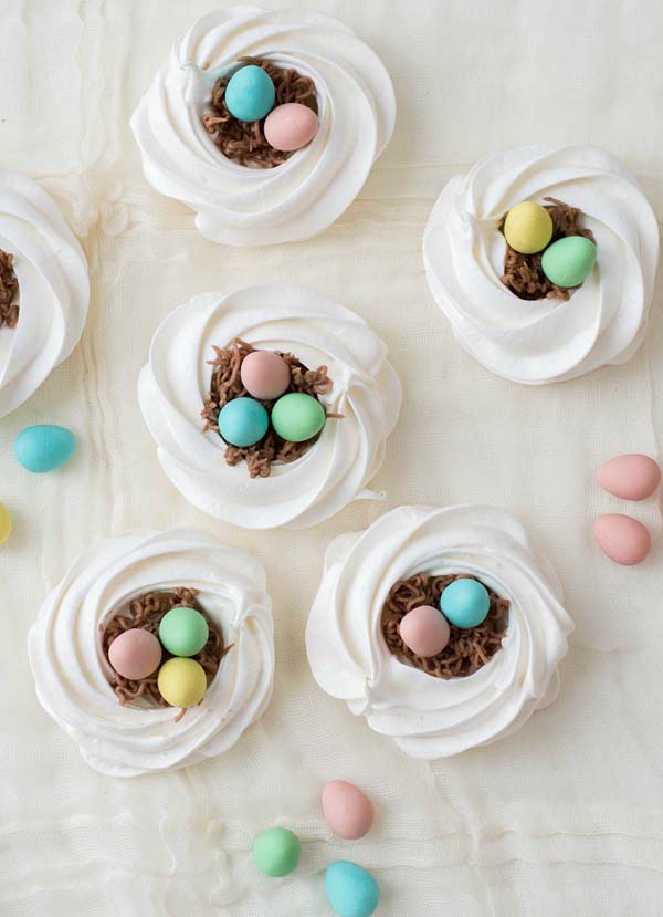 Birds Nest Meringues #Easter #treats #recipes #trendypins
