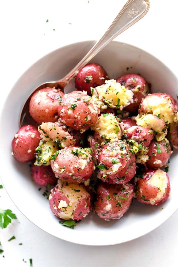 Buttery Parsley Potatoes #Easter #dinner #recipes #trendypins