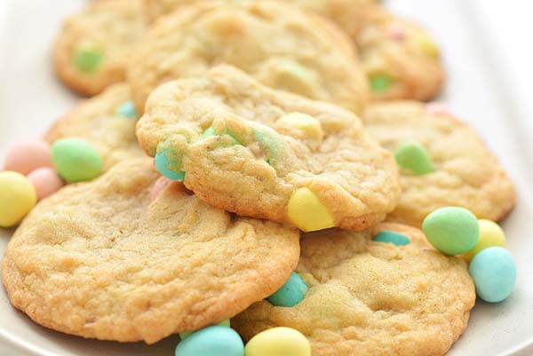 Cadbury Mini Egg Cookies #Easter #desserts #recipes #trendypins