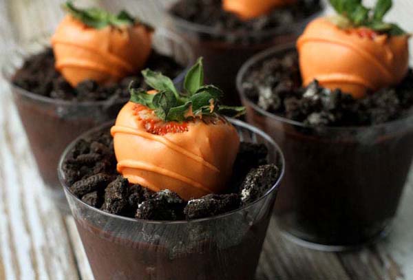 Carrot Chocolate Covered Strawberries #Easter #desserts #recipes #trendypins