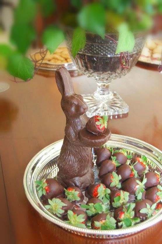 Chocolate Bunny with Strawberries #Easter #appetizers #recipes #trendypins