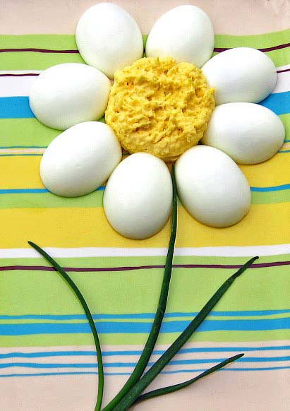 Deviled Egg Daisies#Easter #appetizers #recipes #trendypins