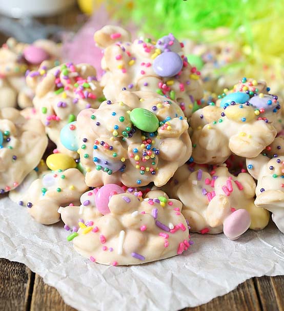 Easter Crockpot Candy #Easter #desserts #recipes #trendypins