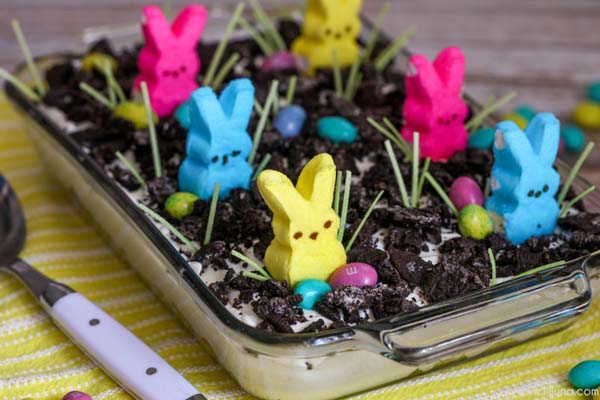 Easter Dirt Cake #Easter #desserts #recipes #trendypins