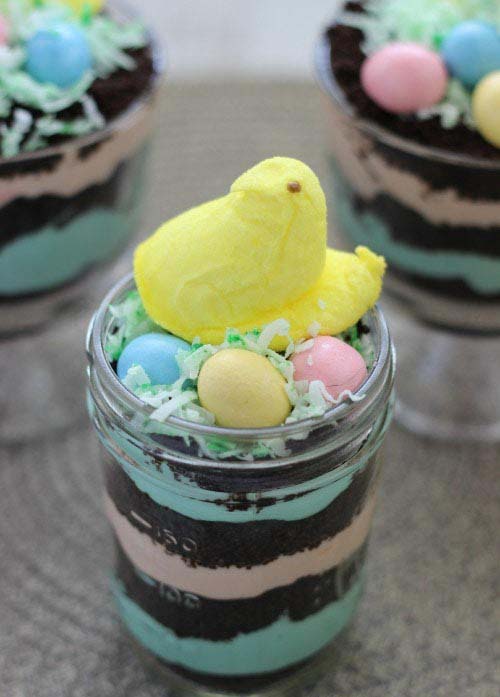 Easter Peeps Dirt Pudding Cups #Easter #desserts #recipes #trendypins