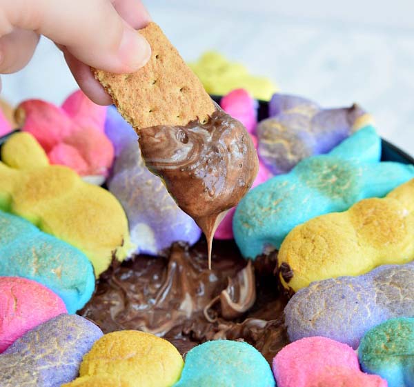 Easter Peeps S'mores Dip #Easter #dinner #recipes #trendypins