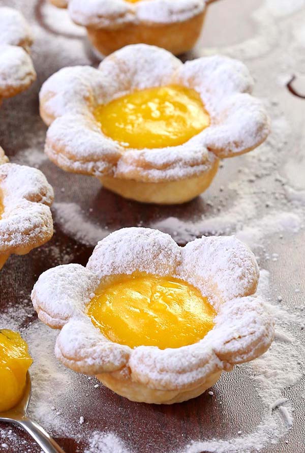 Flower Mini Lemon Tarts #Easter #treats #recipes #trendypins