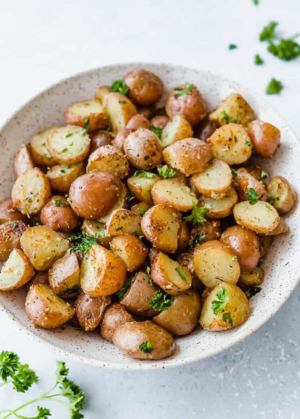 Garlic Herb Parmesan Roasted Red Potatoes #Easter #dinner #recipes #trendypins