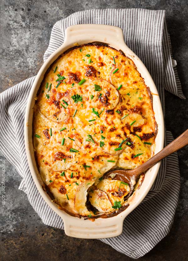 Garlic Parmesan Cheesy Scalloped Potatoes #Easter #dinner #recipes #trendypins