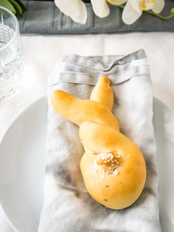 Homemade Easter Bunny Rolls #Easter #dinner #recipes #trendypins