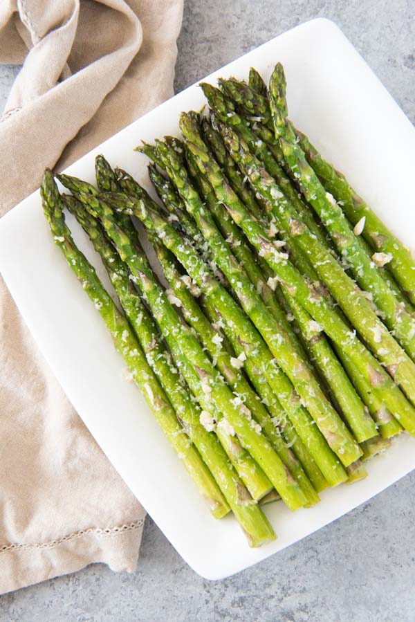 Oven Roasted Asparagus with Garlic, Parmesan & Lemon #Easter #dinner #recipes #trendypins