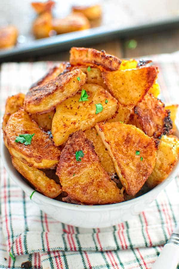 Parmesan Crusted Potatoes #Easter #dinner #recipes #trendypins