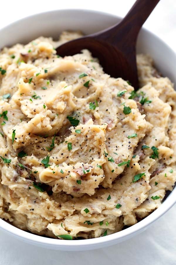 Roasted Garlic Mashed Potatoes #Easter #dinner #recipes #trendypins