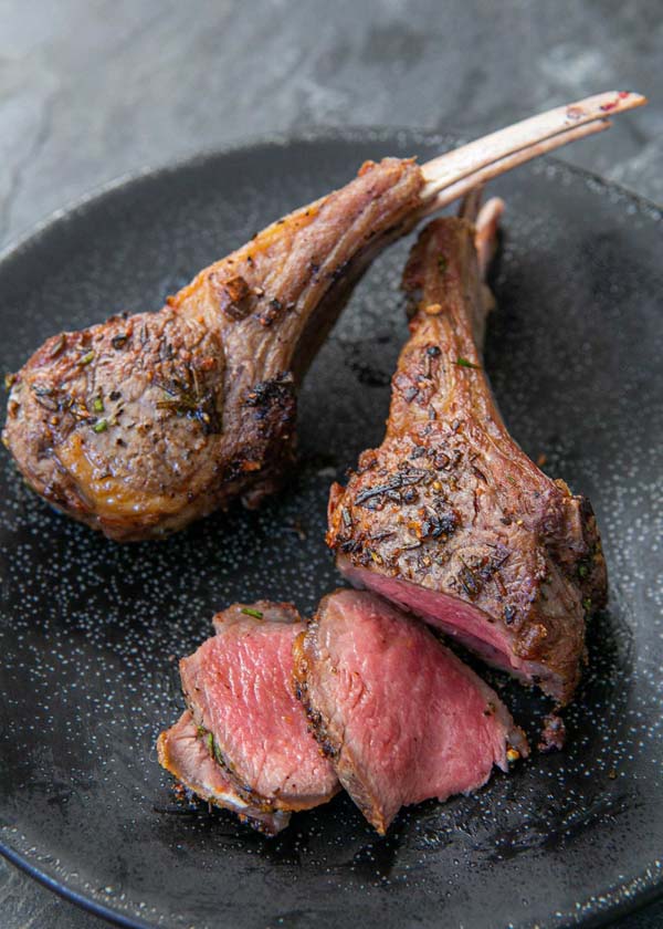 Rosemary Crusted Lamb Chops #Easter #dinner #recipes #trendypins