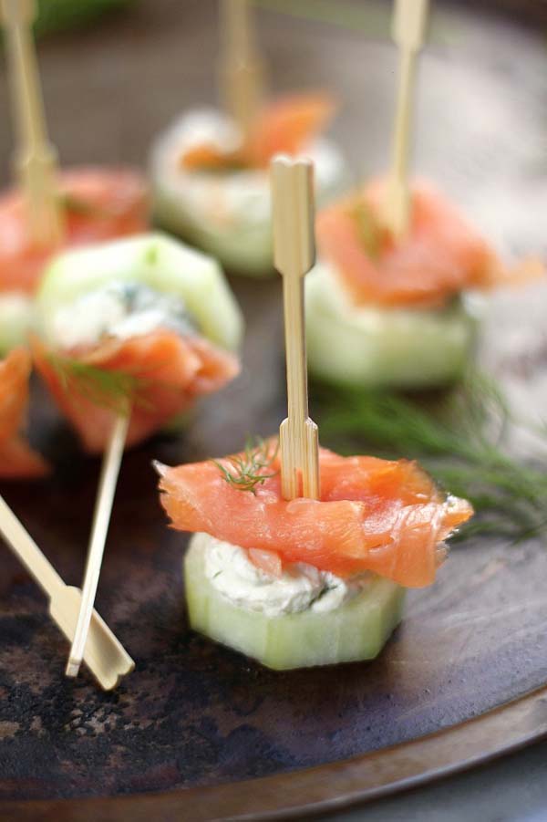 Smoked Salmon and Cream Cheese Cucumber Bites #Easter #dinner #recipes #trendypins