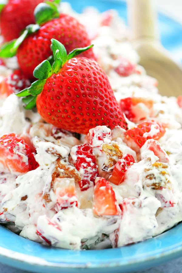 Strawberry Pecan Pretzel Salad #Easter #dinner #recipes #trendypins