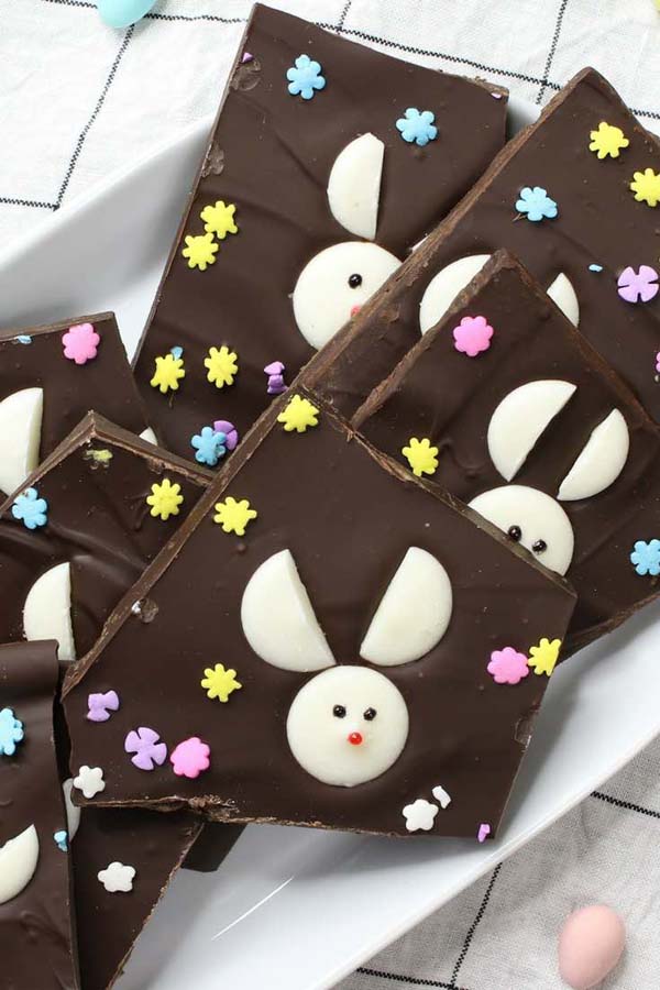 Super Easy Easter Bunny Chocolate Bark #Easter #treats #recipes #trendypins