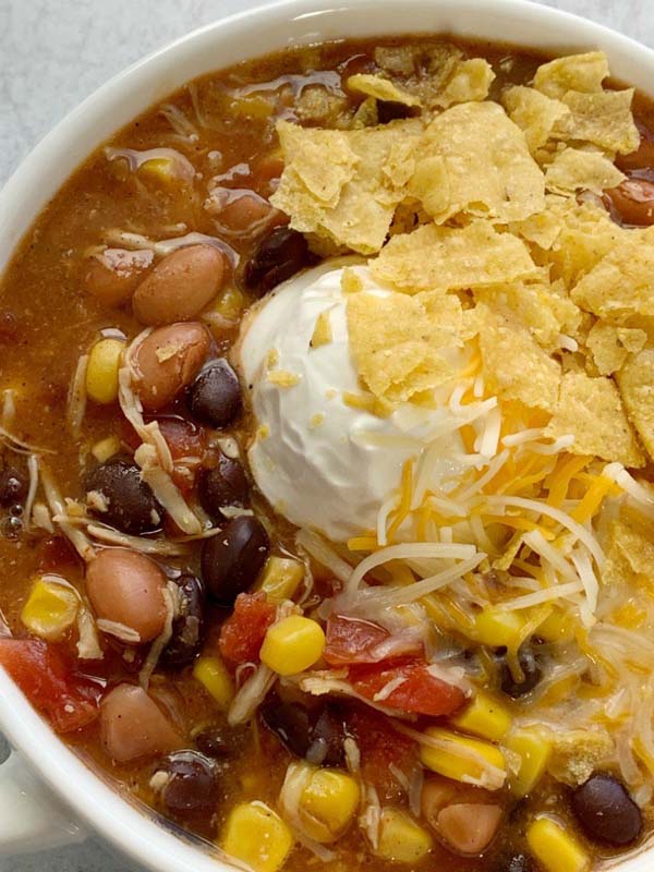 7 Can Chicken Taco Soup #meal #pantry #plan #trendypins