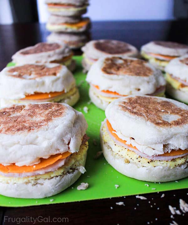 Freezer English Muffin Breakfast Sandwiches #meal #freezer #recipes #trendypins