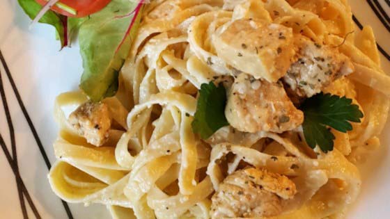 To Die for Fettuccine Alfredo #pantry #staple #recipes #trendypins