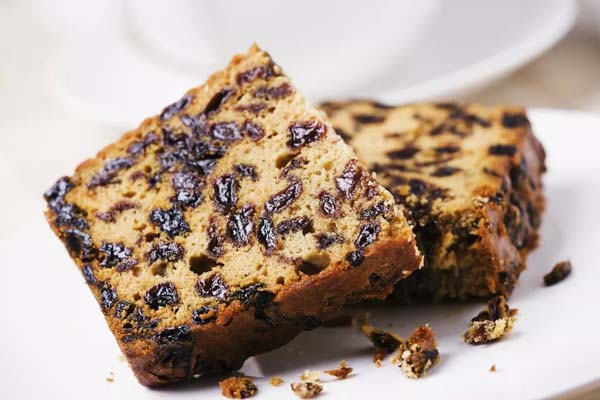 Cake With Raisins and Spices #recipes #depression era #meals #trendypins