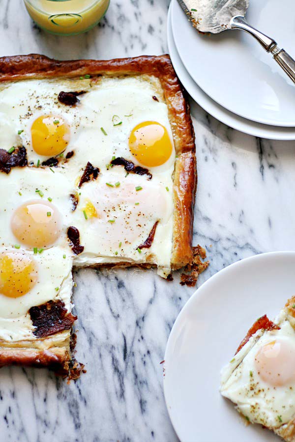 Bacon & Egg Puff Pastry Breakfast Tart #Christmas #breakfast #recipes #trendypins