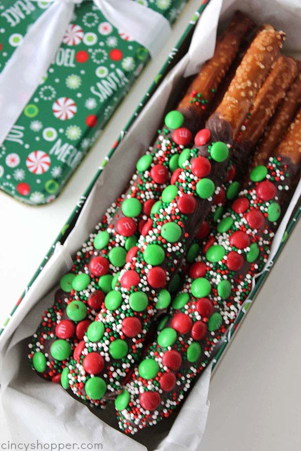 Caramel Chocolate Pretzel Rods #Christmas #food #gifts #trendypins