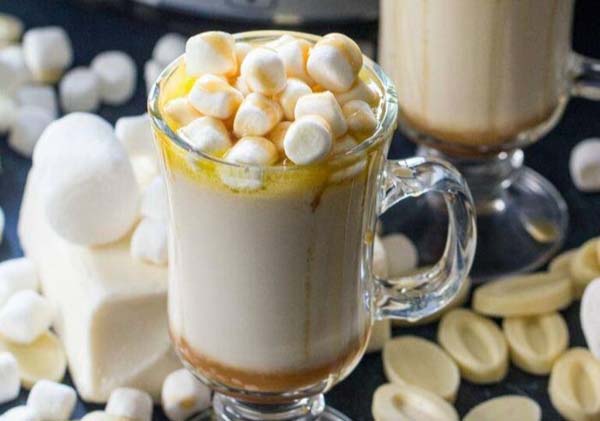 Caramel White Hot Chocolate #Christmas #breakfast #trendypins