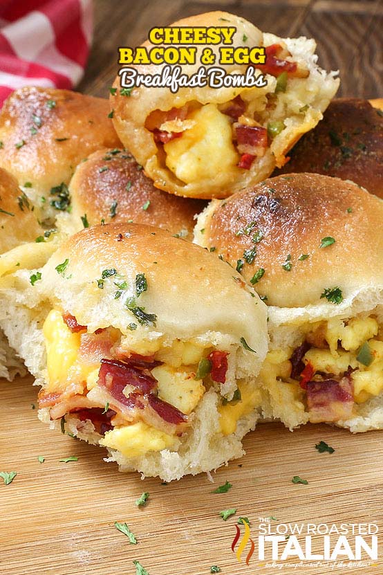 Cheesy Bacon and Egg Breakfast Bombs #Christmas #breakfast #sandwiches #trendypins