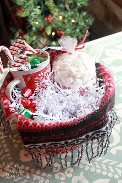 Christmas Chocolate Gift Basket #Christmas #food #gifts #trendypins